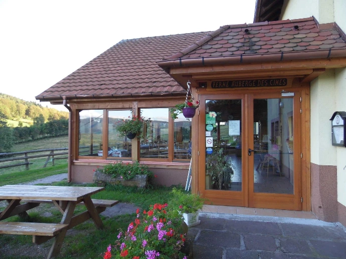 entrée de la ferme auberge