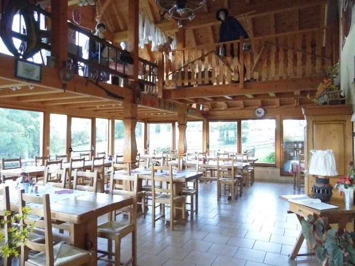 salle rez de chaussez coté baie vitrées